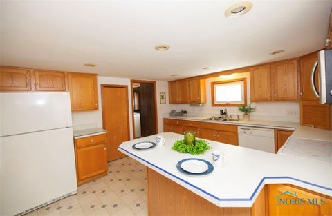 Tiny photo for 404 E Garfield Avenue, Swanton, OH 43558 (MLS # 6131573)