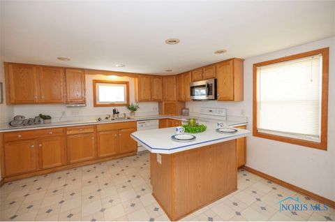 Tiny photo for 404 E Garfield Avenue, Swanton, OH 43558 (MLS # 6131573)