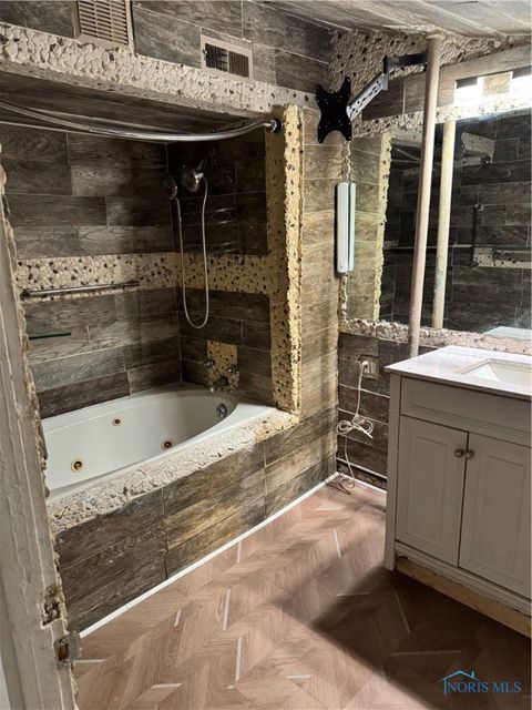 Tiny photo for 210 Charles Street, Toledo, OH 43609 (MLS # 6136739)