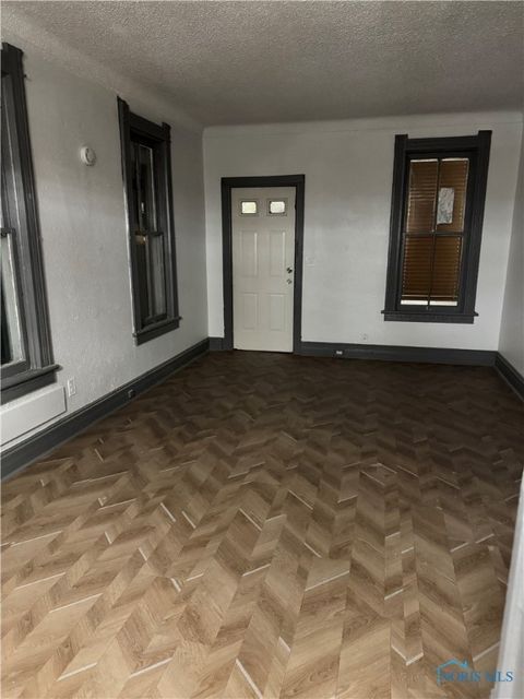 Tiny photo for 210 Charles Street, Toledo, OH 43609 (MLS # 6136739)