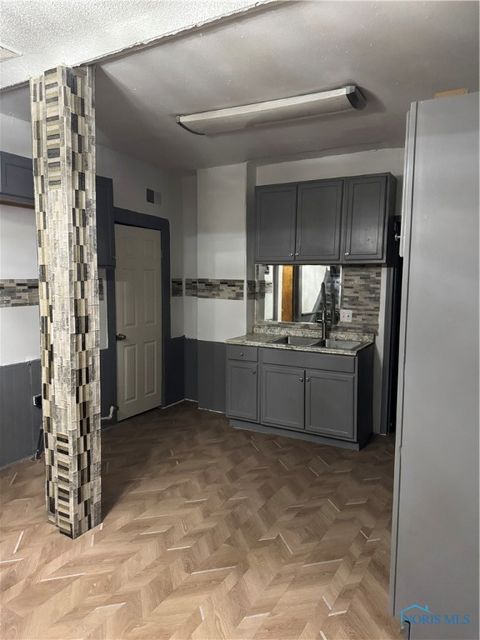 Tiny photo for 210 Charles Street, Toledo, OH 43609 (MLS # 6136739)