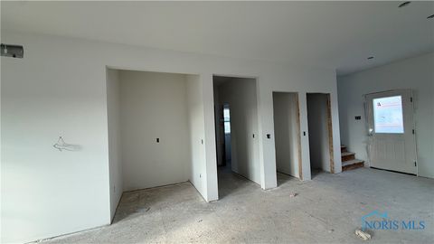 Tiny photo for 725 W Ironwood Drive, Rossford, OH 43460 (MLS # 6136446)