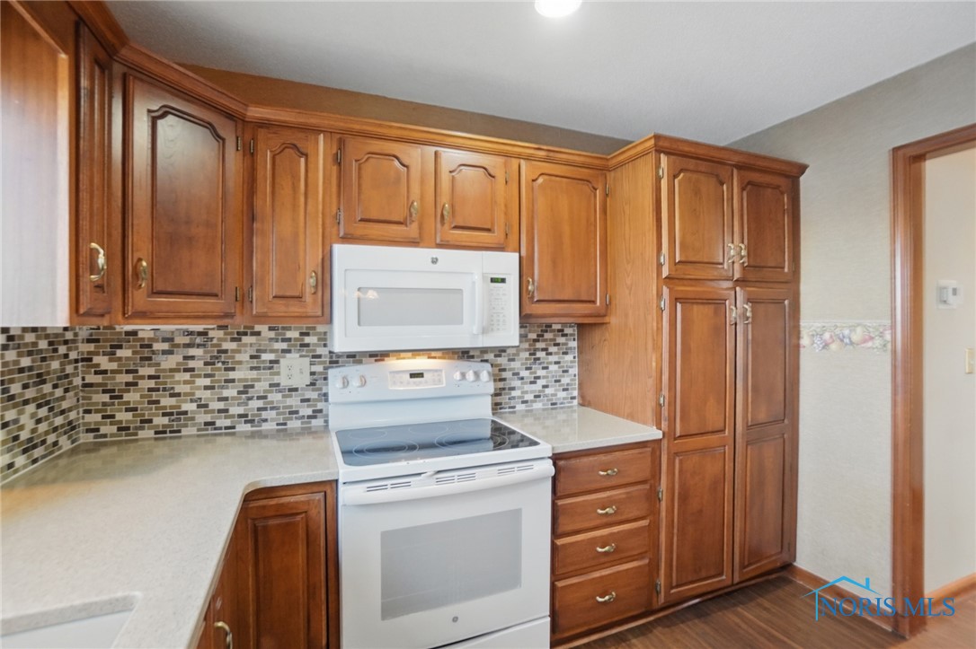 1067 Fox Run Road, Findlay, Ohio image 17