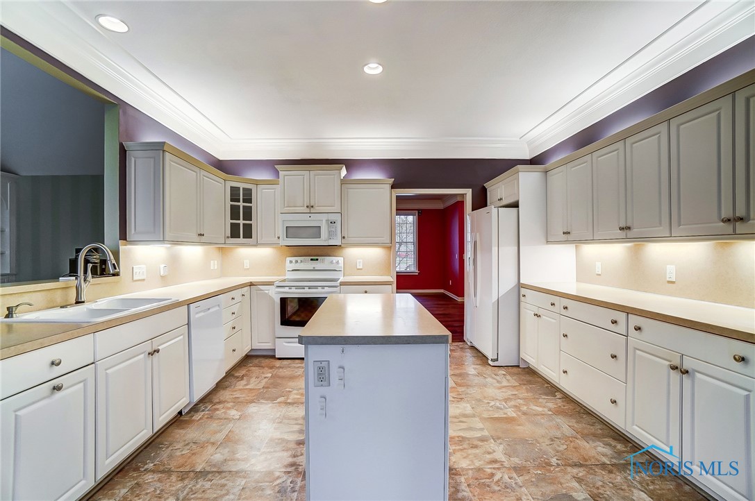 2243 Woods Edge Court, Toledo, Ohio image 18