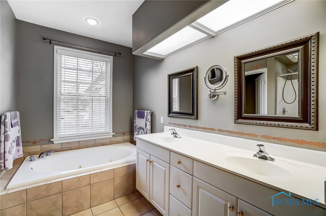 2243 Woods Edge Court, Toledo, Ohio image 24