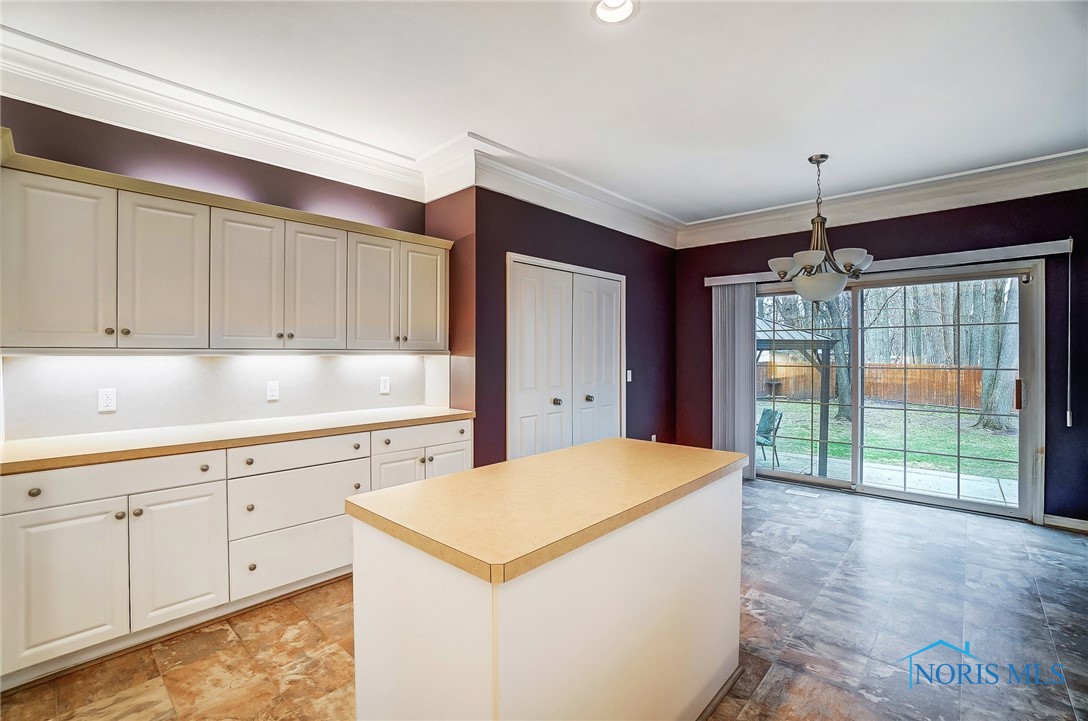 2243 Woods Edge Court, Toledo, Ohio image 14