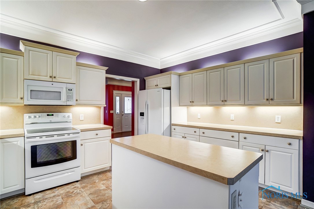 2243 Woods Edge Court, Toledo, Ohio image 16