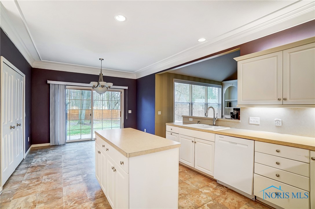 2243 Woods Edge Court, Toledo, Ohio image 15