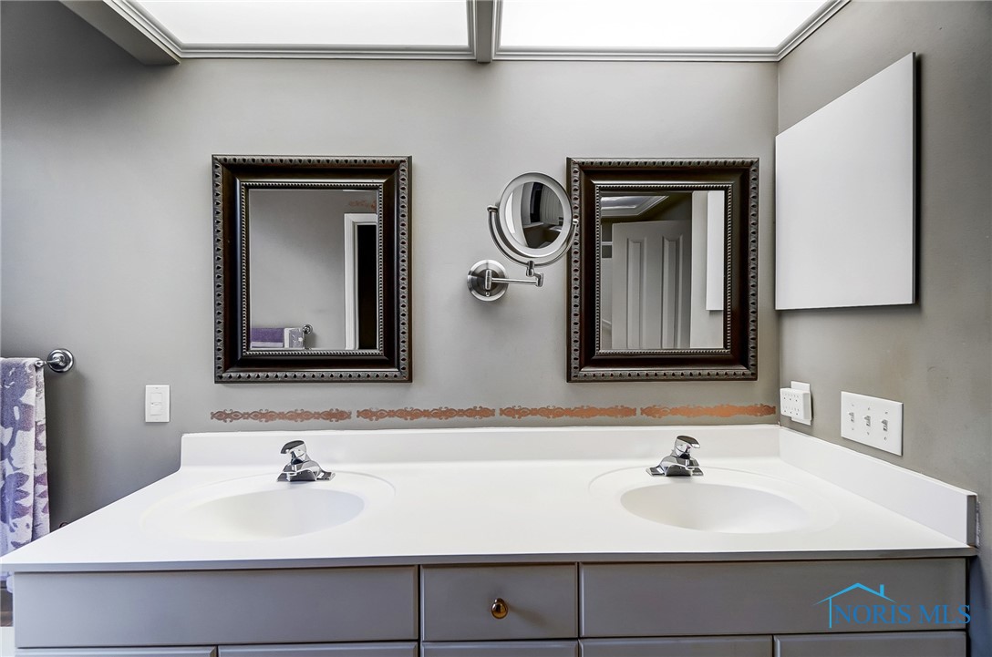 2243 Woods Edge Court, Toledo, Ohio image 25