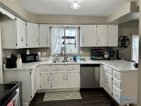 Tiny photo for 607 Center Street, Findlay, OH 45840 (MLS # 6136163)