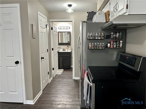 Tiny photo for 607 Center Street, Findlay, OH 45840 (MLS # 6136163)