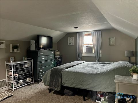 Tiny photo for 607 Center Street, Findlay, OH 45840 (MLS # 6136163)