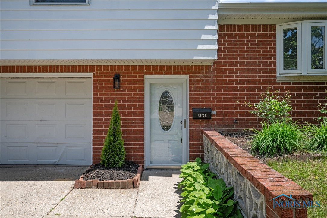 6136 Foth Drive, Toledo, Ohio image 2