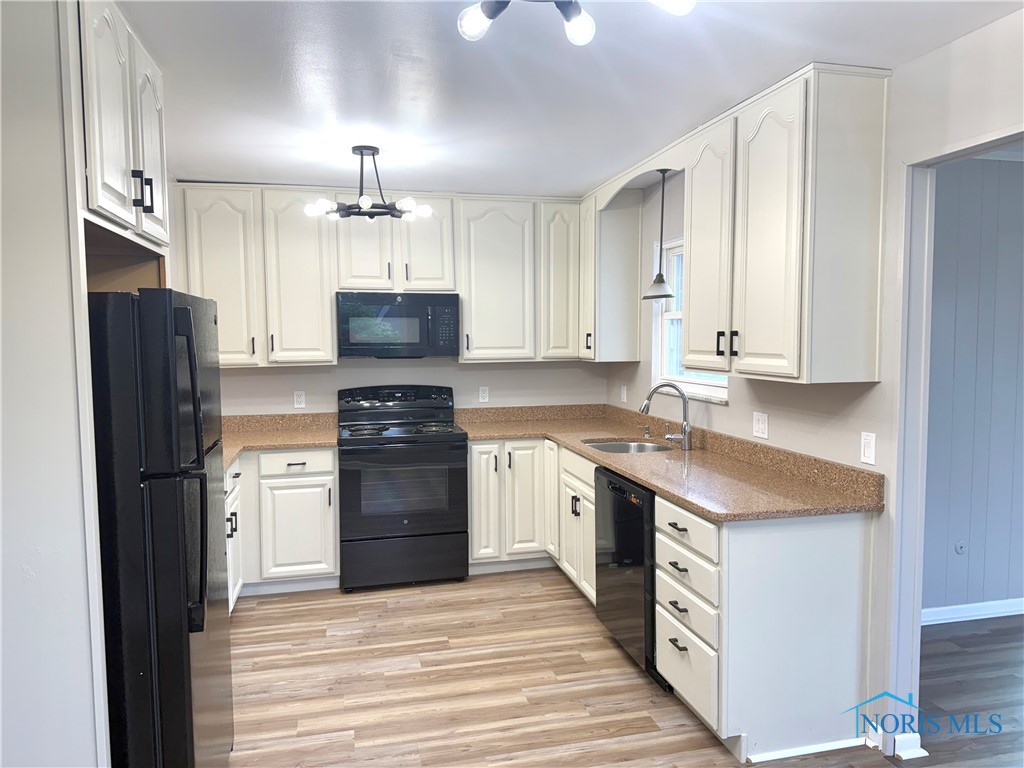 6136 Foth Drive, Toledo, Ohio image 8