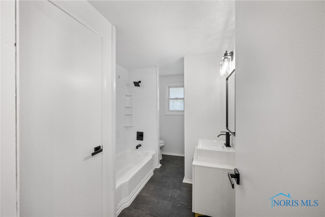 6136 Foth Drive, Toledo, Ohio image 13