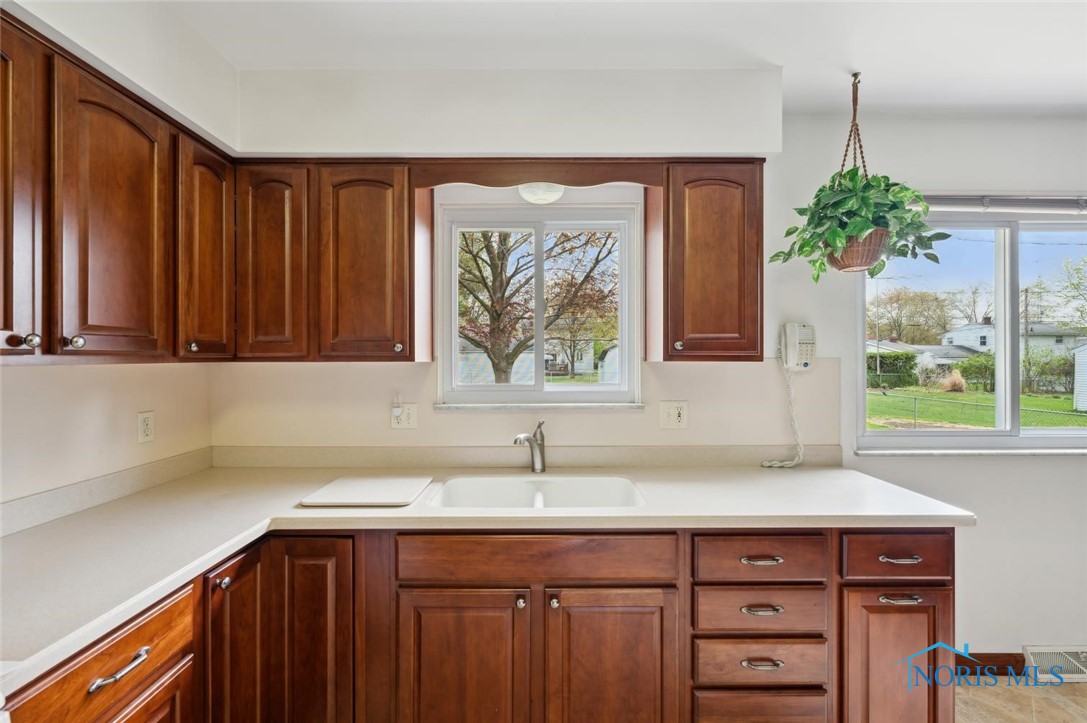 6126 Herst Road, Toledo, Ohio image 11