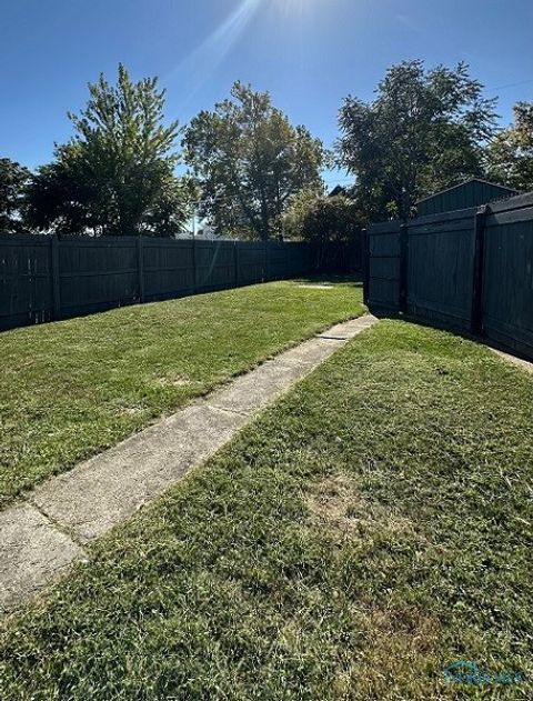 Tiny photo for 321 McDougal Street, Fostoria, OH 44830 (MLS # 6136929)