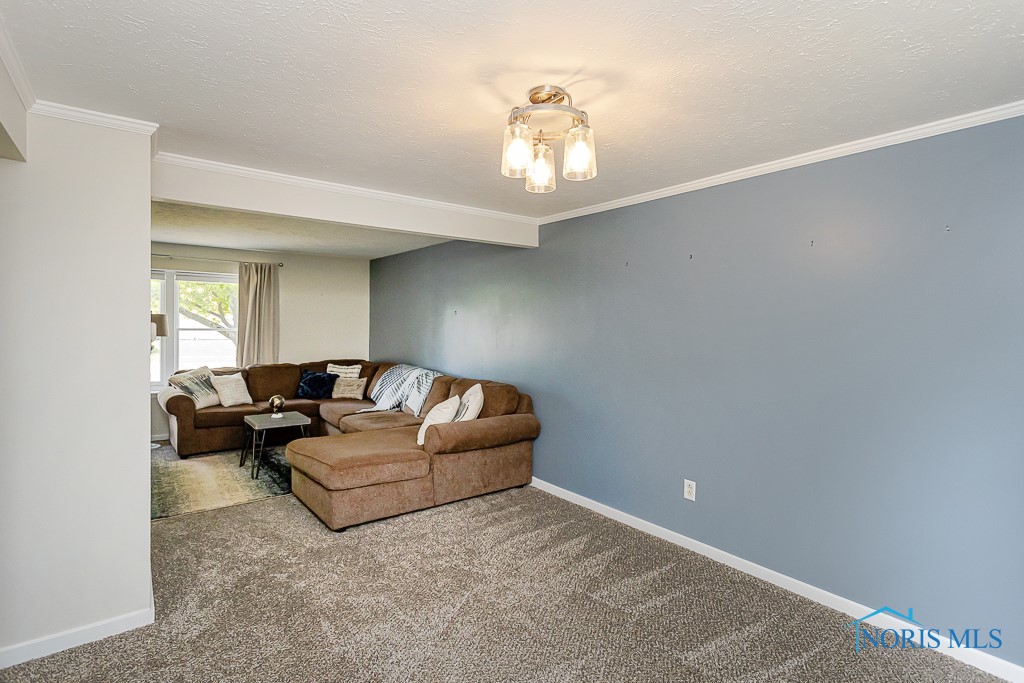 3906 Farmbrook Drive, Sylvania, Ohio image 15