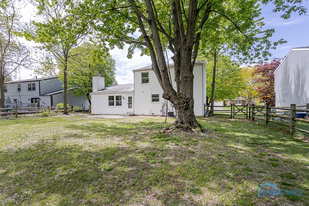 3906 Farmbrook Drive, Sylvania, Ohio image 3