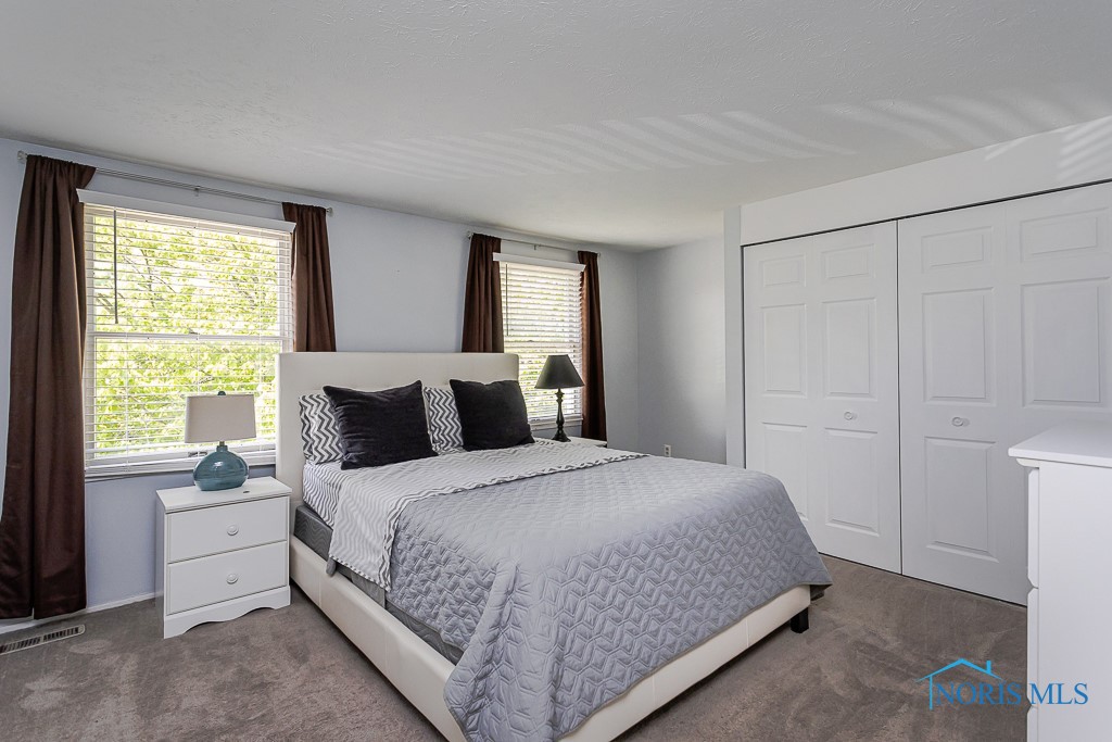 3906 Farmbrook Drive, Sylvania, Ohio image 33