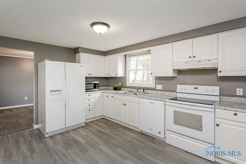 3906 Farmbrook Drive, Sylvania, Ohio image 20