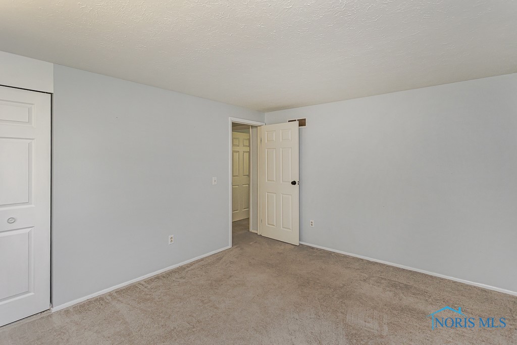 3906 Farmbrook Drive, Sylvania, Ohio image 37
