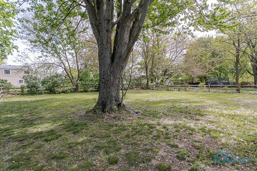 3906 Farmbrook Drive, Sylvania, Ohio image 7