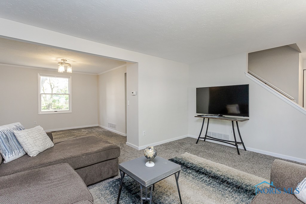 3906 Farmbrook Drive, Sylvania, Ohio image 13