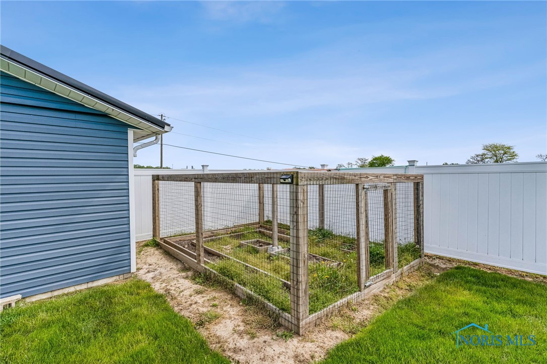 6518 W Township Road 112, Fostoria, Ohio image 42