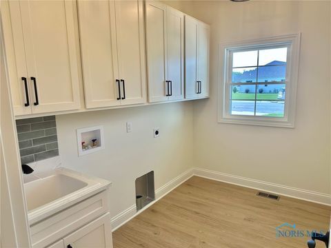 Tiny photo for 550 Southview Court, Gibsonburg, OH 43431 (MLS # 6136395)