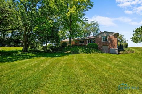 Tiny photo for 4520 E Cliff Road, Port Clinton, OH 43452 (MLS # 6136396)