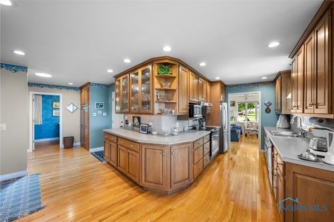 Tiny photo for 4520 E Cliff Road, Port Clinton, OH 43452 (MLS # 6136396)