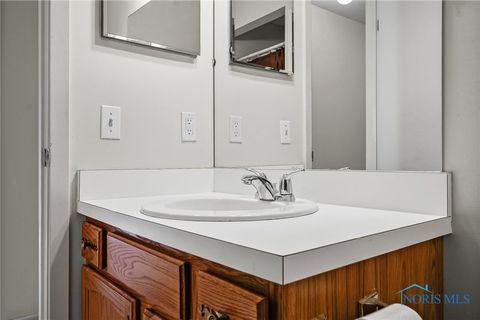 Tiny photo for 54 Homestead Place #54, Maumee, OH 43537 (MLS # 6136608)