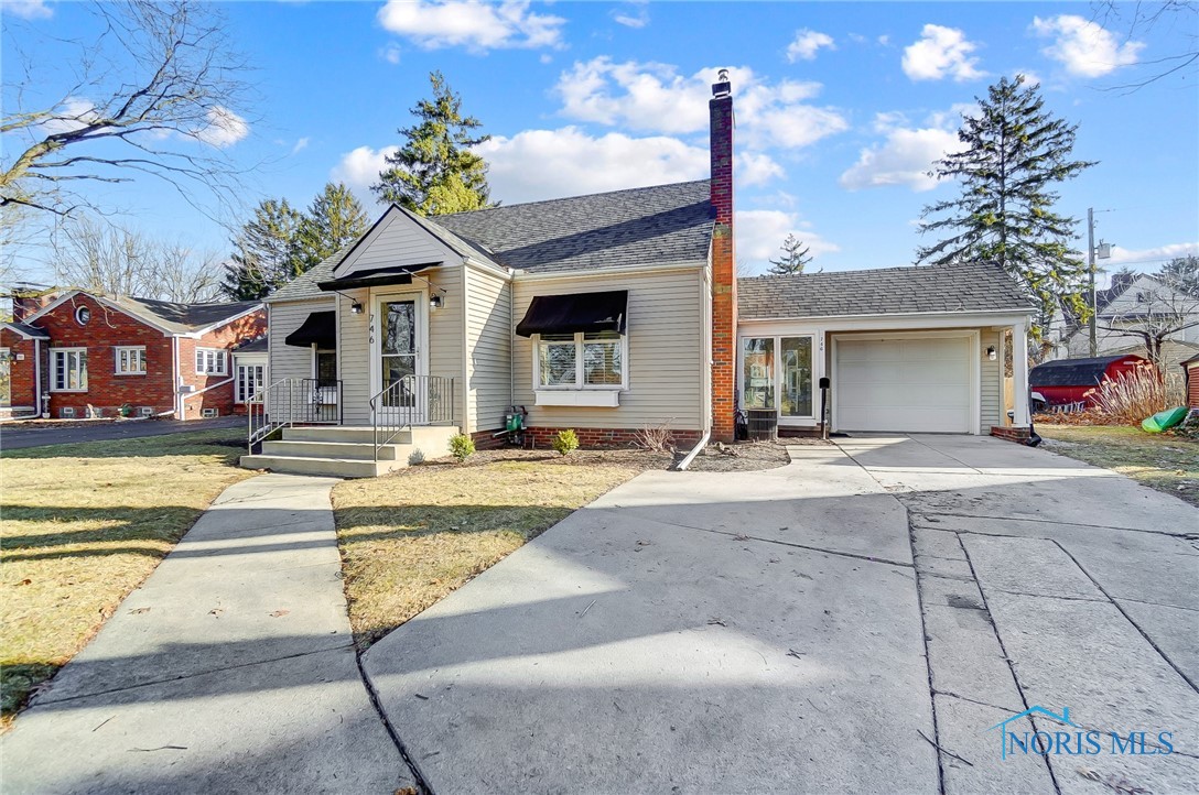 746 E Carisbrook Drive, Maumee, Ohio image 3