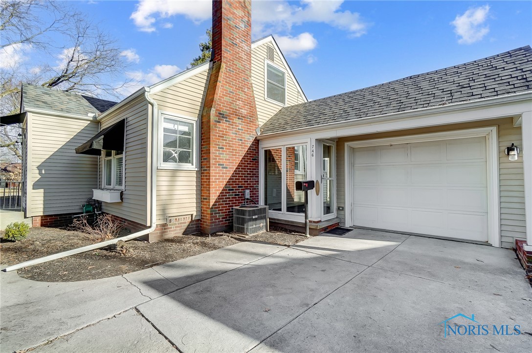 746 E Carisbrook Drive, Maumee, Ohio image 4