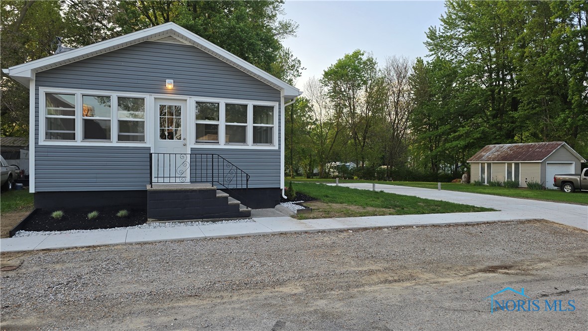 103 E North Street, Liberty Center, Ohio image 2
