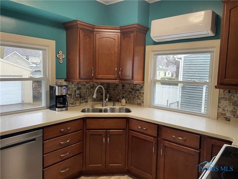 Tiny photo for 1006 Washington Avenue, Findlay, OH 45840 (MLS # 6136555)