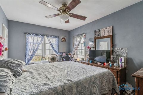 Tiny photo for 207 W Culbertson Street, Fostoria, OH 44830 (MLS # 6136900)