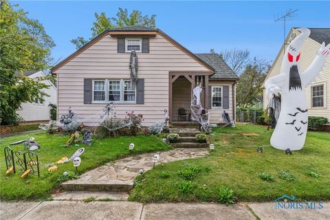Tiny photo for 207 W Culbertson Street, Fostoria, OH 44830 (MLS # 6136900)