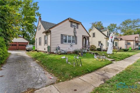 Photo of 207 W Culbertson Street, Fostoria, OH 44830 (MLS # 6136900)