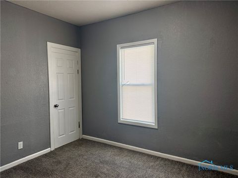 Tiny photo for 4123 Walker Avenue, Toledo, OH 43612 (MLS # 6136443)