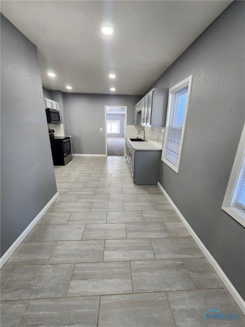 Tiny photo for 4123 Walker Avenue, Toledo, OH 43612 (MLS # 6136443)