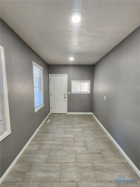 Tiny photo for 4123 Walker Avenue, Toledo, OH 43612 (MLS # 6136443)