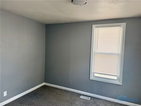 Tiny photo for 4123 Walker Avenue, Toledo, OH 43612 (MLS # 6136443)