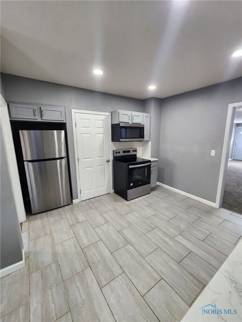 Tiny photo for 4123 Walker Avenue, Toledo, OH 43612 (MLS # 6136443)