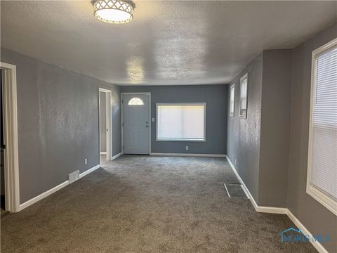 Tiny photo for 4123 Walker Avenue, Toledo, OH 43612 (MLS # 6136443)