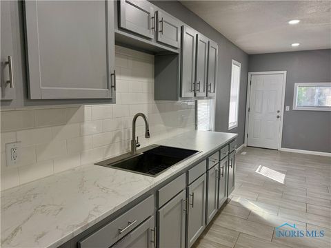 Tiny photo for 4123 Walker Avenue, Toledo, OH 43612 (MLS # 6136443)