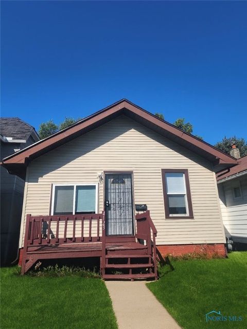 Photo of 4123 Walker Avenue, Toledo, OH 43612 (MLS # 6136443)