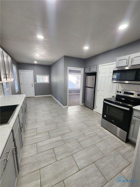 Tiny photo for 4123 Walker Avenue, Toledo, OH 43612 (MLS # 6136443)