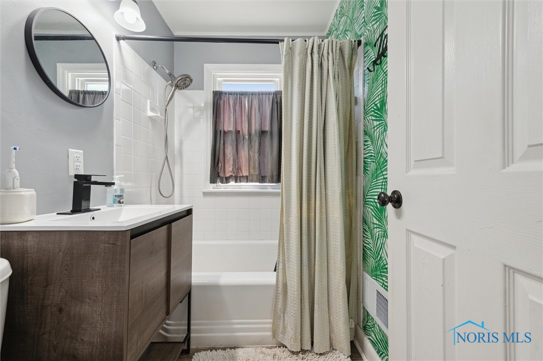 3255 Sherbrooke Road, Toledo, Ohio image 24